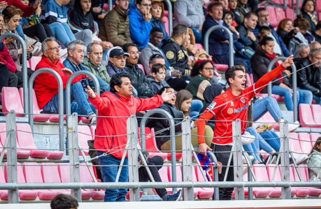 La afición respondió pero la permanencia no se pudo consumar. MARIO TEJEDOR