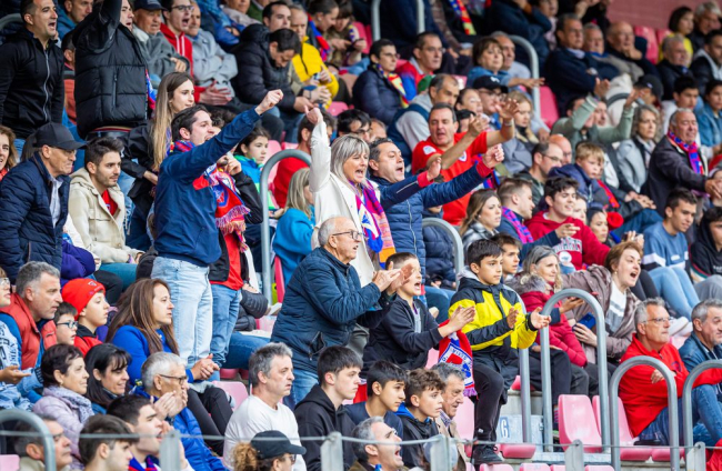 La afición respondió pero la permanencia no se pudo consumar. MARIO TEJEDOR