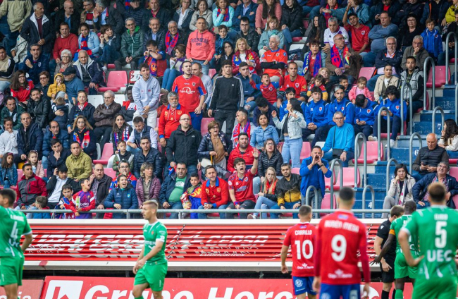La afición respondió pero la permanencia no se pudo consumar. MARIO TEJEDOR