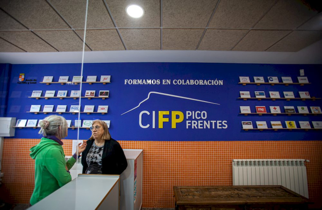 Rocio Lucas en el CIFP Pico Frentes. MARIO TEJEDOR (4)