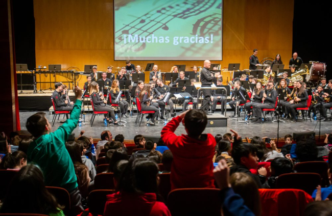 Concierto didáctico de la Banda Municipal de Música. MARIO TEJEDOR (3)