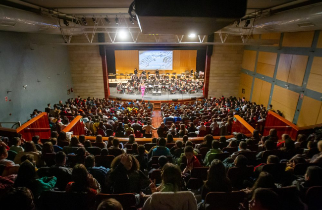 Concierto didáctico de la Banda Municipal de Música. MARIO TEJEDOR (12)