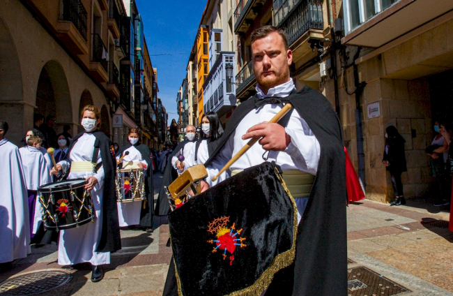 Procesión del Domingo de resurreción. Encuentro de la Virgen de la Alegría y Jesús Resucitado - MARIO TEJEDOR (5)