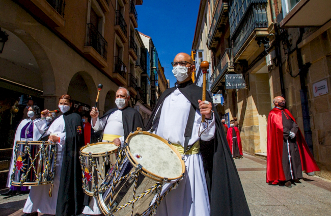 Procesión del Domingo de resurreción. Encuentro de la Virgen de la Alegría y Jesús Resucitado - MARIO TEJEDOR (6)