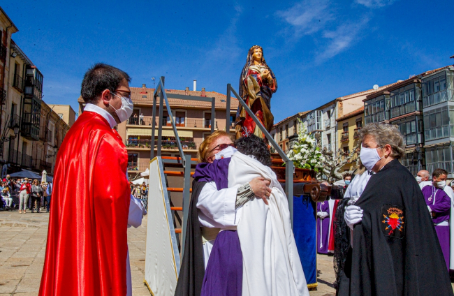 Procesión del Domingo de resurreción. Encuentro de la Virgen de la Alegría y Jesús Resucitado - MARIO TEJEDOR (28)