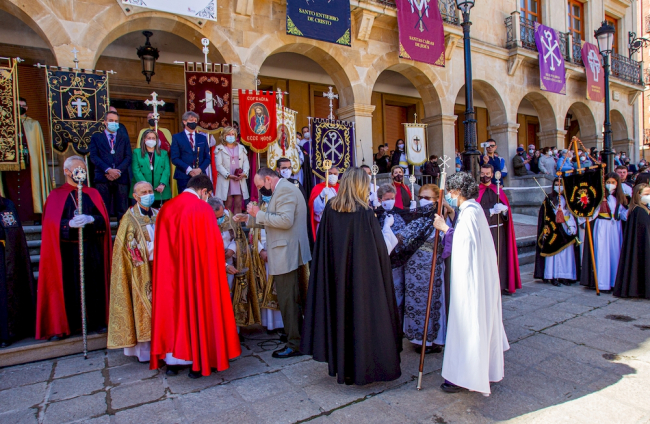 Procesión del Domingo de resurreción. Encuentro de la Virgen de la Alegría y Jesús Resucitado - MARIO TEJEDOR (31)