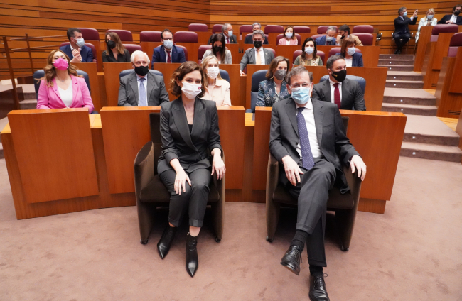 Mariano Rajoy, junto a Isabel Díaz ayuso, detrás Santiago Abascal, Cuca Gamarra, Ana Pastor, el presidente del TSJCyL, José Luis Concepción, y la delegada del Gobierno, Virginia Barcones