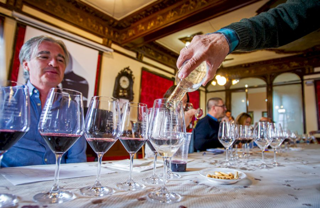 Concurso de vinos caseros en el Casino. MARIO TEJEDOR (20)