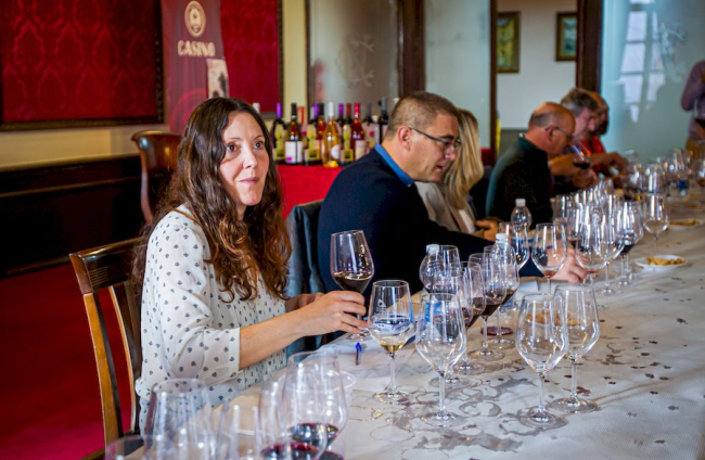 Concurso de vinos caseros en el Casino. MARIO TEJEDOR (21)