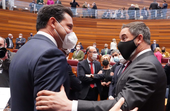 Santiago Abascal y Raúl de la Hoz.