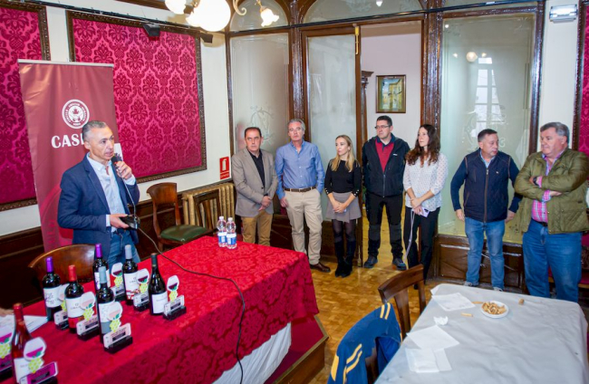 Concurso de vinos caseros en el Casino. MARIO TEJEDOR (30)