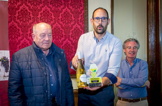 Concurso de vinos caseros en el Casino. MARIO TEJEDOR (34)