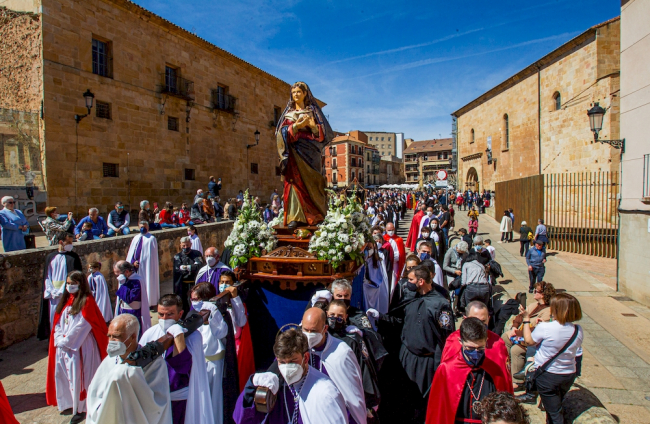 Procesión del Domingo de resurreción. Encuentro de la Virgen de la Alegría y Jesús Resucitado - MARIO TEJEDOR (60)