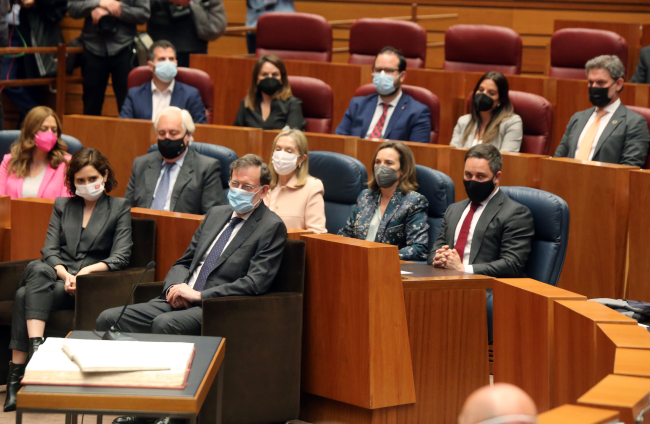 Mariano Rajoy, junto a Isabel Díaz Ayuso, detrás Santiago Abascal, Cuca Gamarra, Ana Pastor, el presidente del TSJCyL, José Luis Concepción, y la delegada del Gobierno, Virginia Barcones
