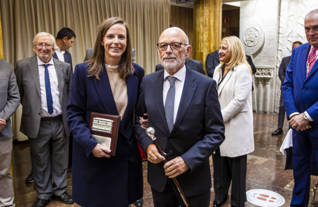 El Ayuntamiento de Soria entrega placas de agradecimiento a los Jurados de 2022. MARIO TEJEDOR (22)