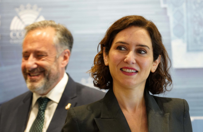 La presidenta de la comunidad de Madrid Isabel Díaz Ayuso y el presidente de las Cortes, Carlos Pollán.