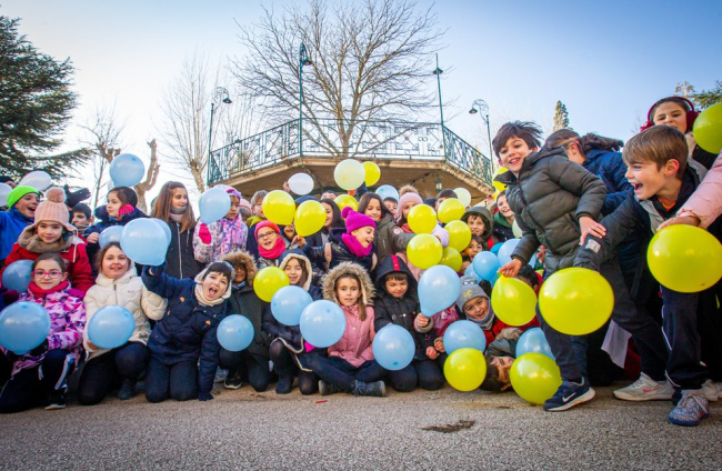 Escolares en su actividad por la paz. MARIO TEJEDOR (34)