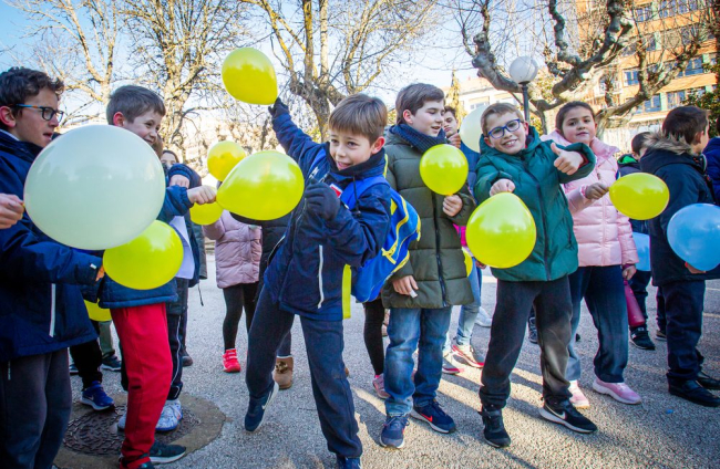 Escolares en su actividad por la paz. MARIO TEJEDOR (4)