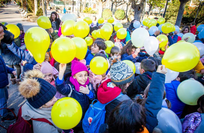Escolares en su actividad por la paz. MARIO TEJEDOR (21)