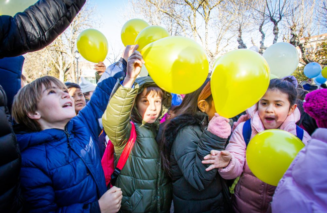 Escolares en su actividad por la paz. MARIO TEJEDOR (22)