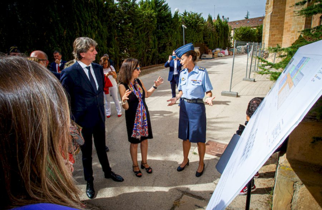 Visita de la ministra de Defensa Margarita Robles. MARIO TEJEDOR (45)