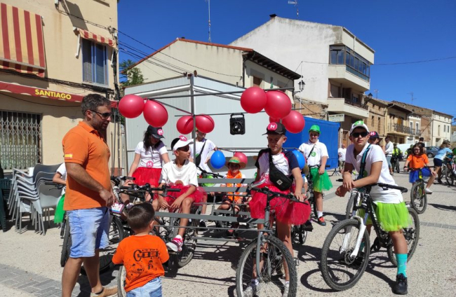 Disfraces a pedales en las fiestas de San Esteban de Gormaz. ANA HERNANDO (1)