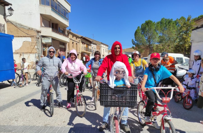 Disfraces a pedales en las fiestas de San Esteban de Gormaz. ANA HERNANDO (8)