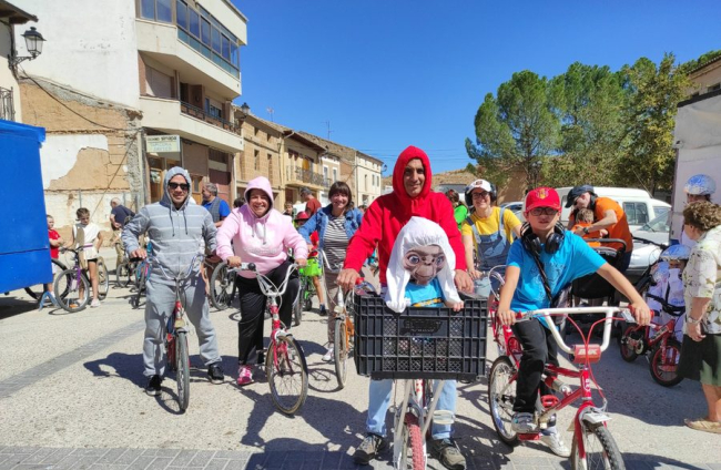 Disfraces a pedales en las fiestas de San Esteban de Gormaz. ANA HERNANDO (9)