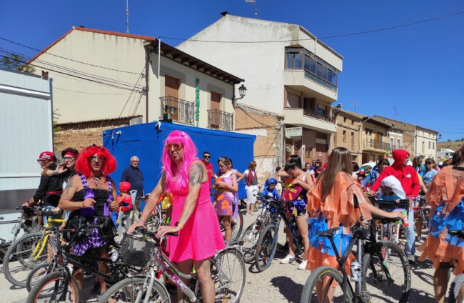 Disfraces a pedales en las fiestas de San Esteban de Gormaz. ANA HERNANDO (17)