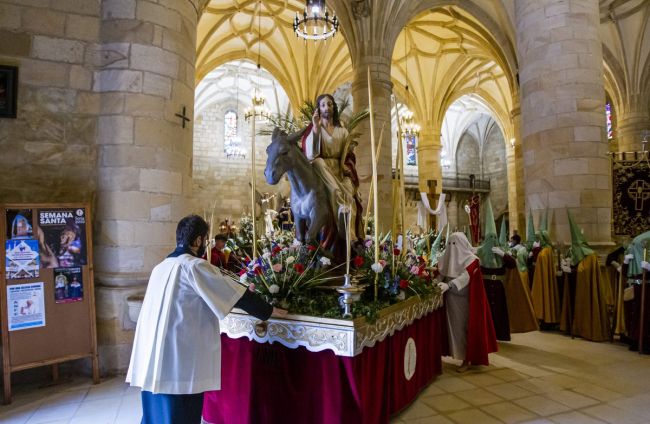 Procesión General de la Cofradía del Santo Entierro de Cristo - MARIO TEJEDOR (16)