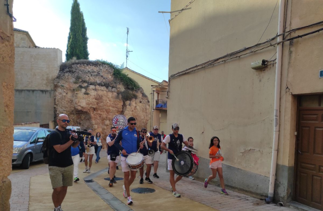 San Esteban disfruta de las bicicletas y los disfraces en sus fiestas con 'Todos sobre ruedas'.