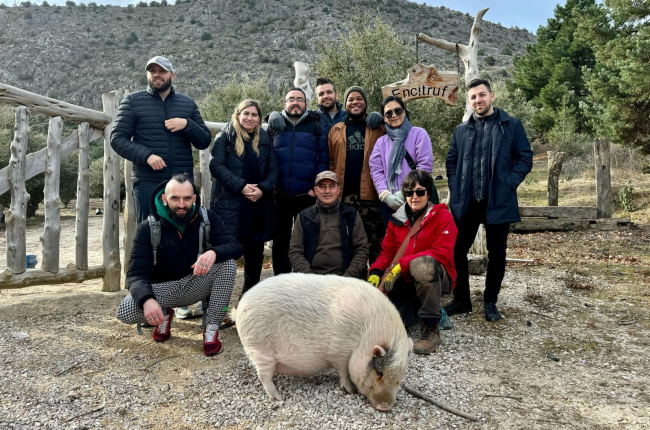 Los chefs participantes en 'Cocinando con Trufa' visitan una plantación en Soria.