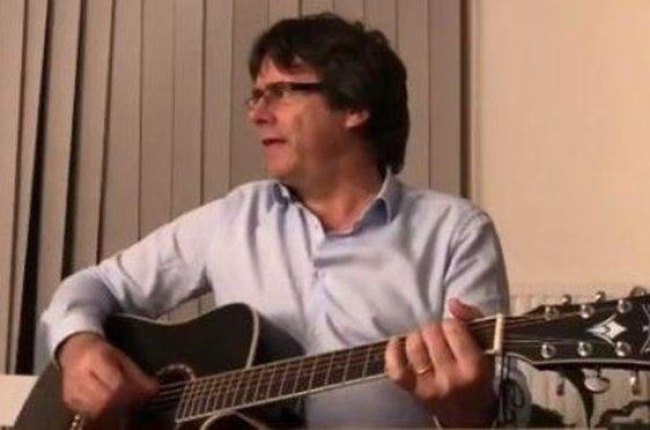 Carles Puigdemont canta ’Take me home, country roads’.-INSTAGRAM