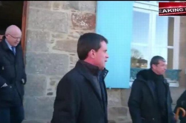 Vídeo que muestra el momento en que un joven abofetea a Manuel Valls.-YOUTUBE