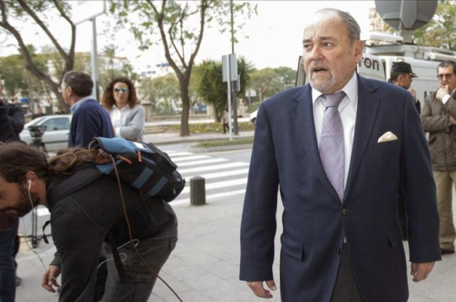 El juez del 'caso Auditorio', Julián Pérez-Templado, llega al juzgado, el pasado 6 de marzo, para interrogar a Pedro Antonio Sánchez.-EFE / MARCIAL GUILLÉN