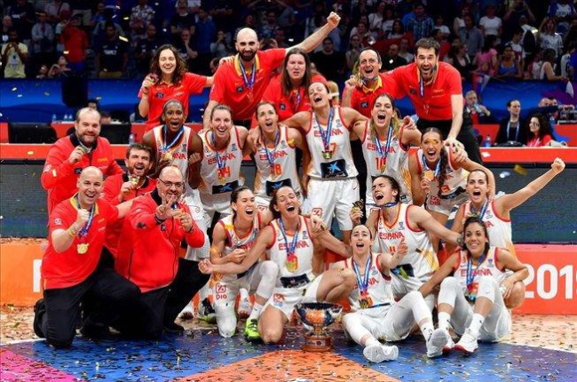 Las jugadoras de la selección española, tras su victoria en la final del Eurobasket 2019 en Belgrado-AFP