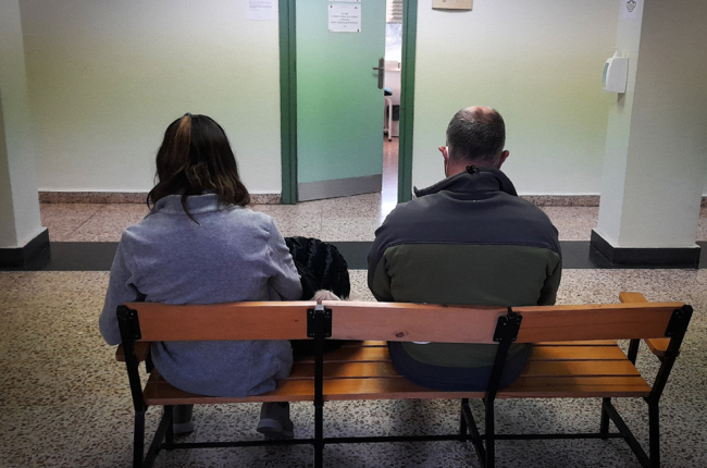Pacientes esperando en un Centro de salud - MARIO TEJEDOR