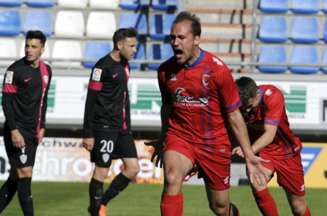 Unai Medina celebra el primer gol marcado ante el Almería.-DIEGO MAYOR