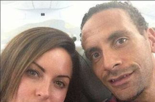 Rio Ferdinand y su esposa, en una imagen de la cuenta de Twitter del jugador.-