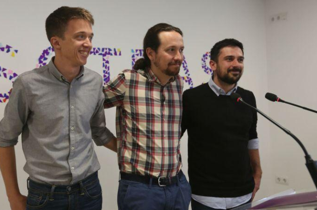 Íñigo Errejón, Pablo Iglesias y Ramón Espinar, este jueves en la sede de Podemos.-DAVID CASTRO