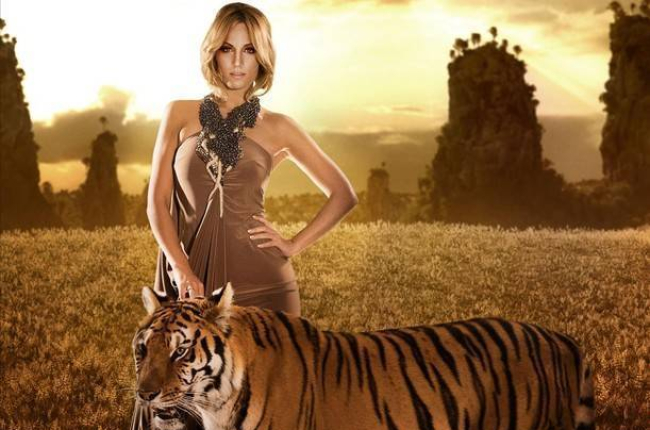Edurne, con la tigresa Noa, en el videoclip de Eurovisión.-Foto: RTVE