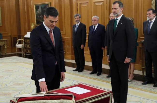 Pedro Sánchez, promete el cargo ante el Rey-FERNANDO ALVARADO