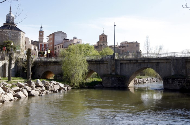 Río Duero a su paso por Almazán. HDS