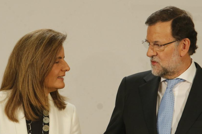 Báñez y Rajoy, en el 2014.-ARCHIVO
