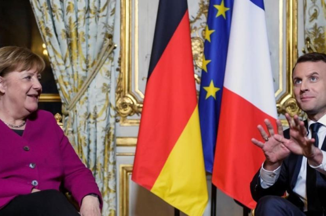 Merkel y Macron, este viernes, en París.-REUTERS / CHRISTOPHE PETIT