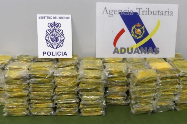 Desarticulada una red de narcotrafico tras ser intervenidos por la Policía Nacional 290 kilos de cocaina.-EFE