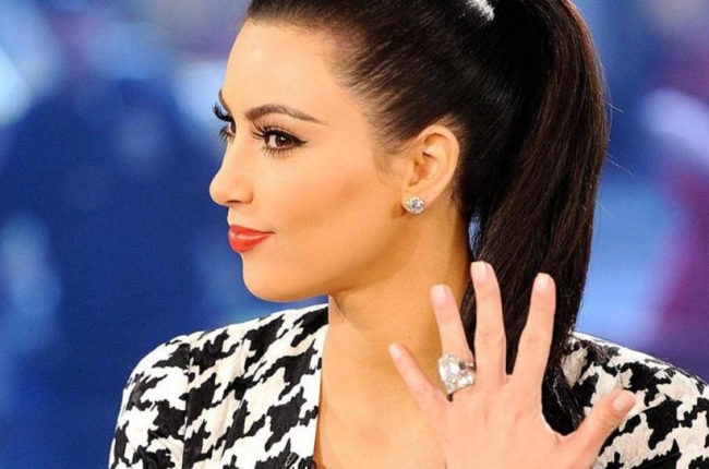 Kim Kardashian y su anillo de compromiso robado.-