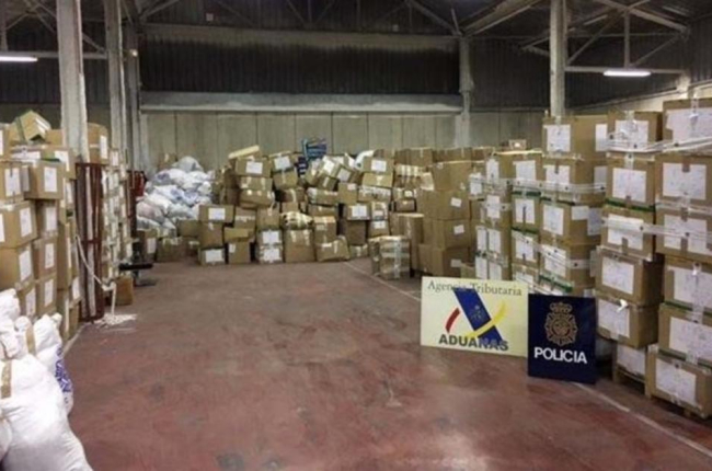 Uno de los locales clausurados en La Jonquera desde donde se distribuían productos falsificados.-POLICÍA NACIONAL