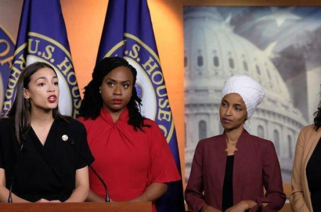 Alexandria Ocasio-Cortez, Ayanna Pressley, Rashida Tlaib e Ilhan Omar, durante una rueda de prensa en el Capitol, en Washington.-AFP / ALEX WROBLEWSKI