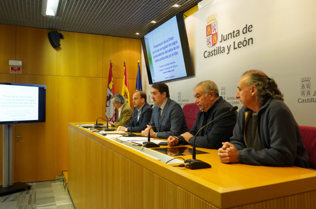 Suárez-Quiñones junto a responsables de organizaciones agrarias y ganaderas.-ICAL